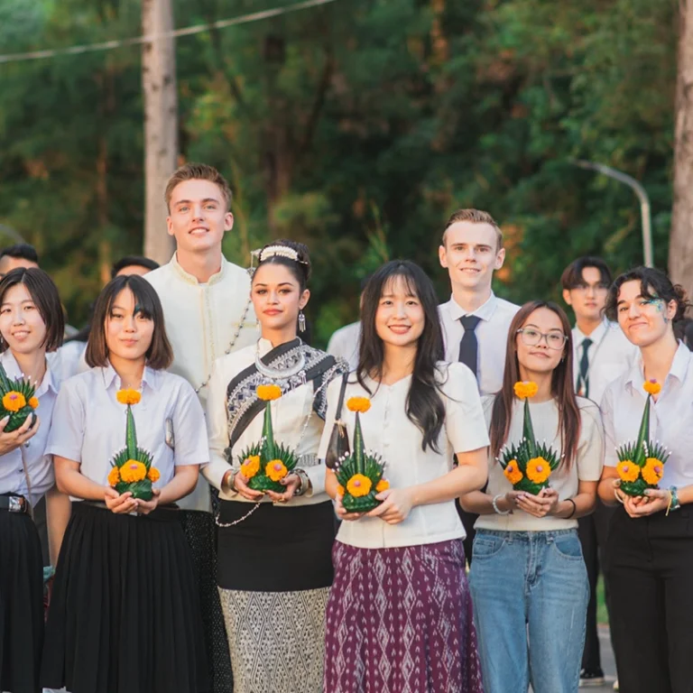 วิทยาลัยนานาชาติเข้าร่วมเดินขบวน พิธีเปิดงานสีฐาน เฟสติวัล นานาชาติ