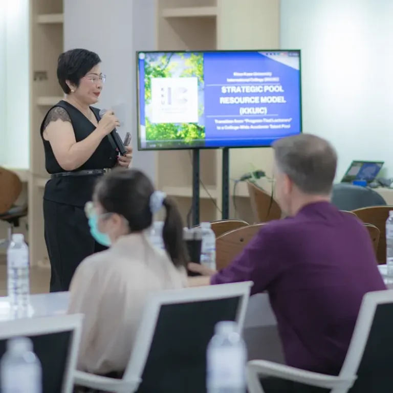 วิทยาลัยนานาชาติ จัดการประชุม Strategic Pool-Resource: การพัฒนาองค์กรและการแนะนำบุคลากรใหม่